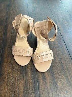XOXO Womens Tan Braided Low Wedge Sandals Size 6.5 Open Toe Ankle Strap